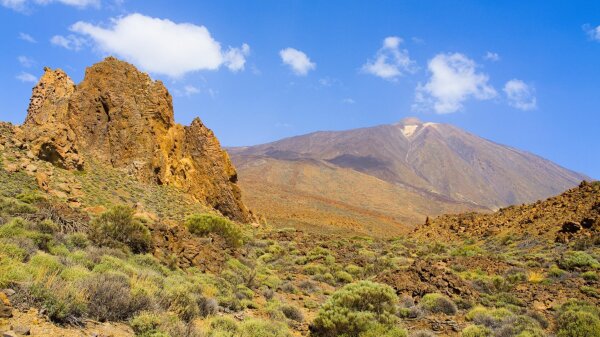 Roques de garcia and pico del teide with blue sky on a sunny october day