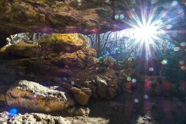 The cave steinerner stadl near wiener neustadt, with sunstar