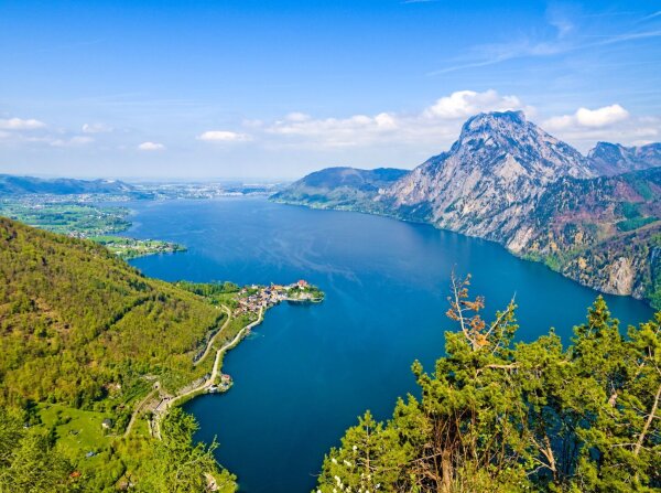 View of the traunsee from the sonnsteinhütte, upper austria