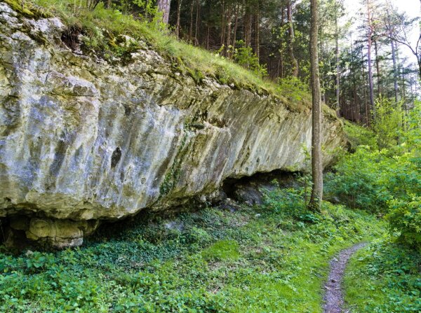 Rocky hiking trail near puchberg am schneeberg, lower austria