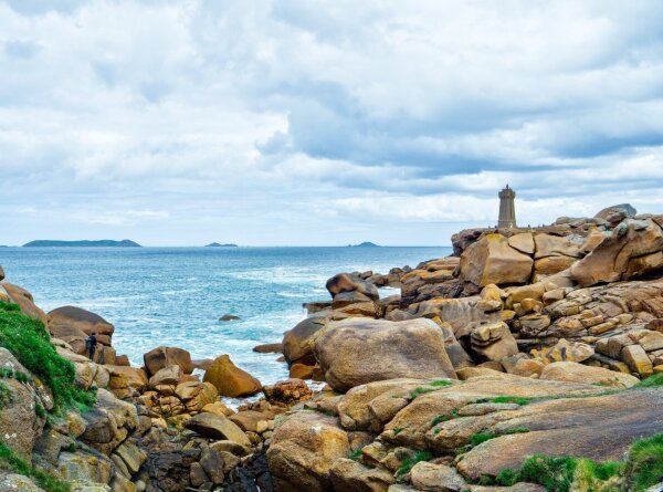 Lighthouse and rock coast in ploumanac'h, bretagne